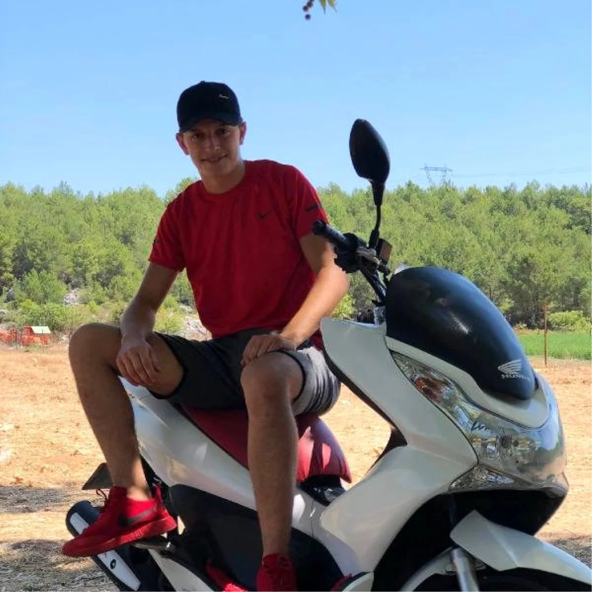 Antalya\'da \'hatalı dönüş\' kazası; motosikletli Onur öldü, arkadaşı yaralı