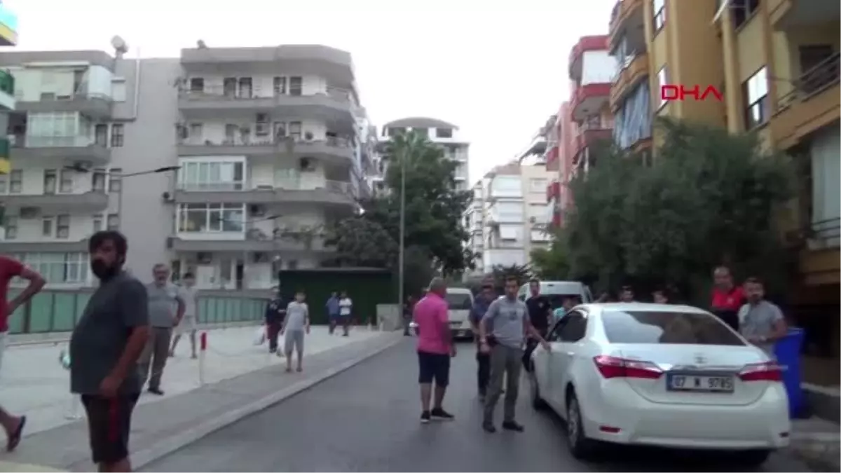 ANTALYA Sevgilisinden ayrıldığını söyleyip, başına tabanca dayadı