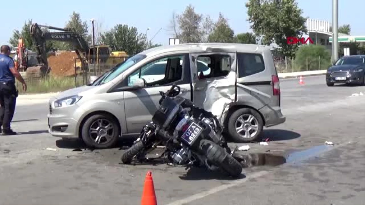 Son dakika haber | ANTALYA Yunus timi ile takibe aldıkları araç çarpıştı, 2\'si polis 3 kişi yaralandı