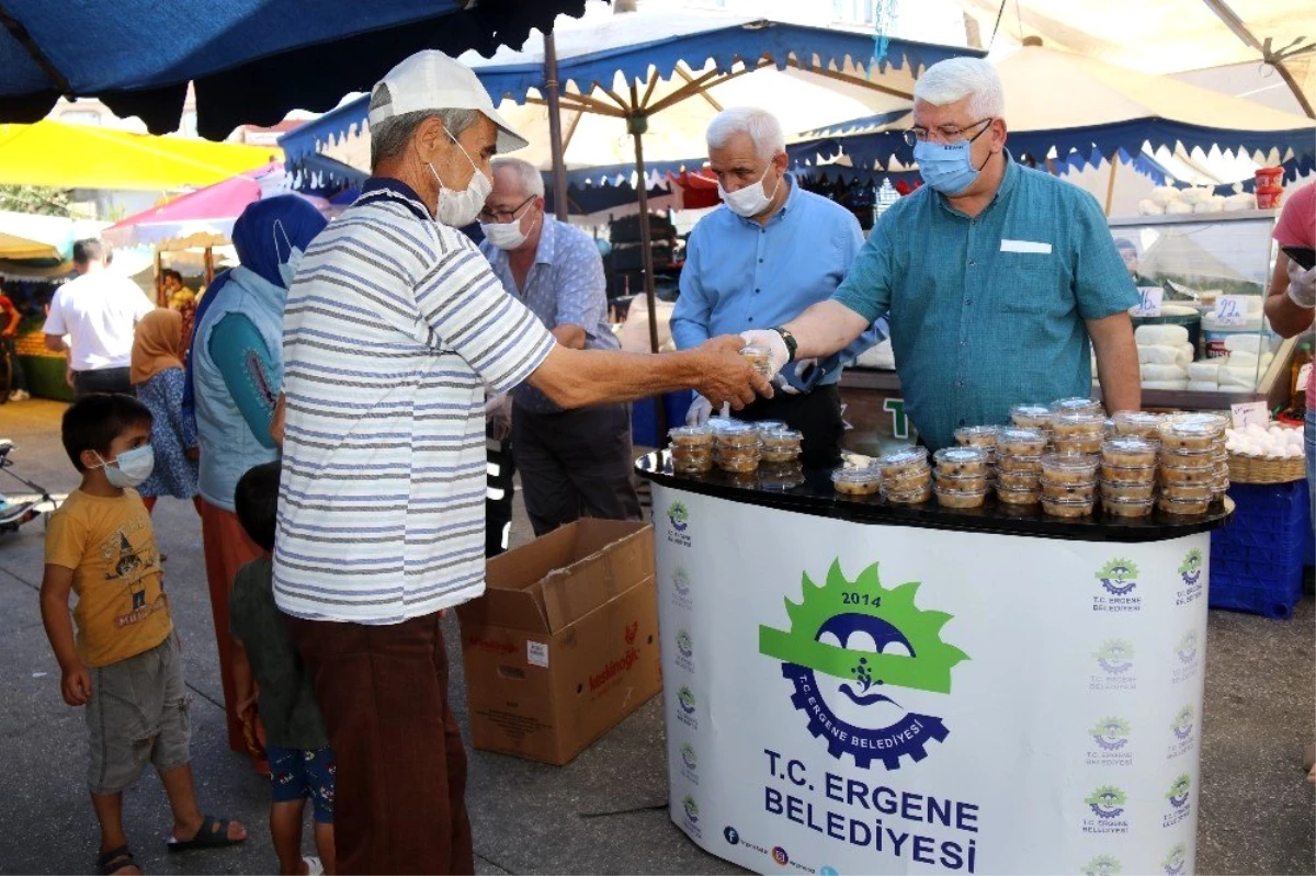 Başkan Yüksel\'den vatandaşlara aşure ikramı