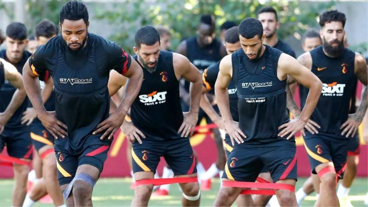 Galatasaray\'ın stoperi Luyindama, toplanma saatinde stadyumda olmadığı için ilk 11\'den çıkarıldı