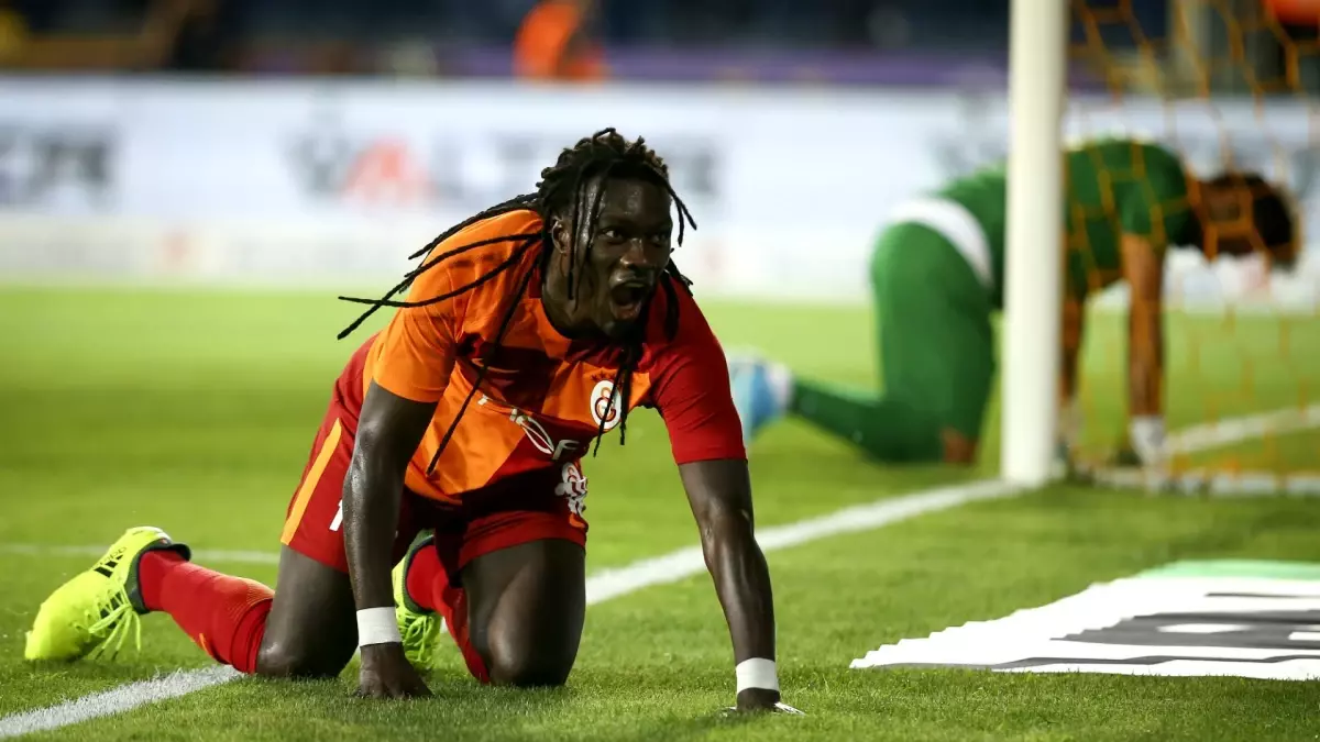 Gomis\'ten Galatasaray taraftarına mesaj: Bir gün geri döneceğim, yeniden birbirimize sarılacağız