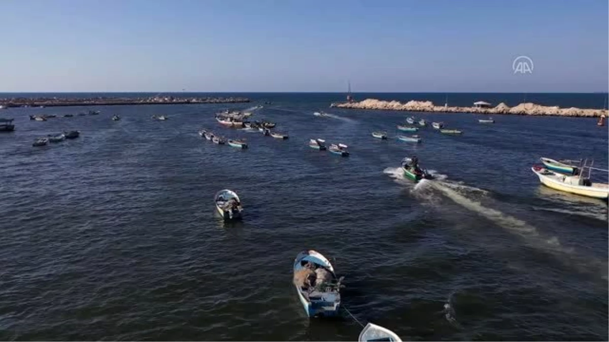 İsrail\'in, Gazze\'de avlanma mesafesini 15 mile çıkarması