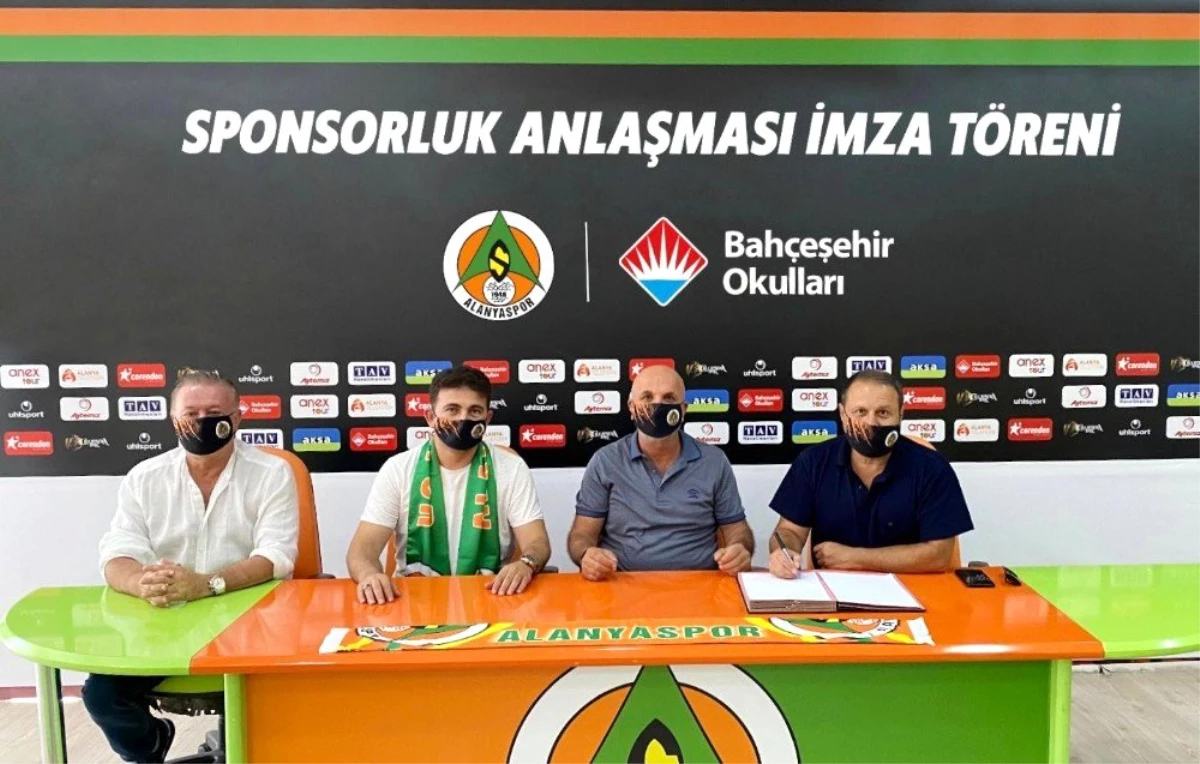 Alanyaspor\'da stadyum sponsoru bu sene de değişmedi