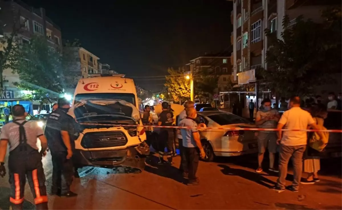 Son Dakika | Başkent\'te ambulans kaza yaptı: 3 sağlık çalışanı yaralı