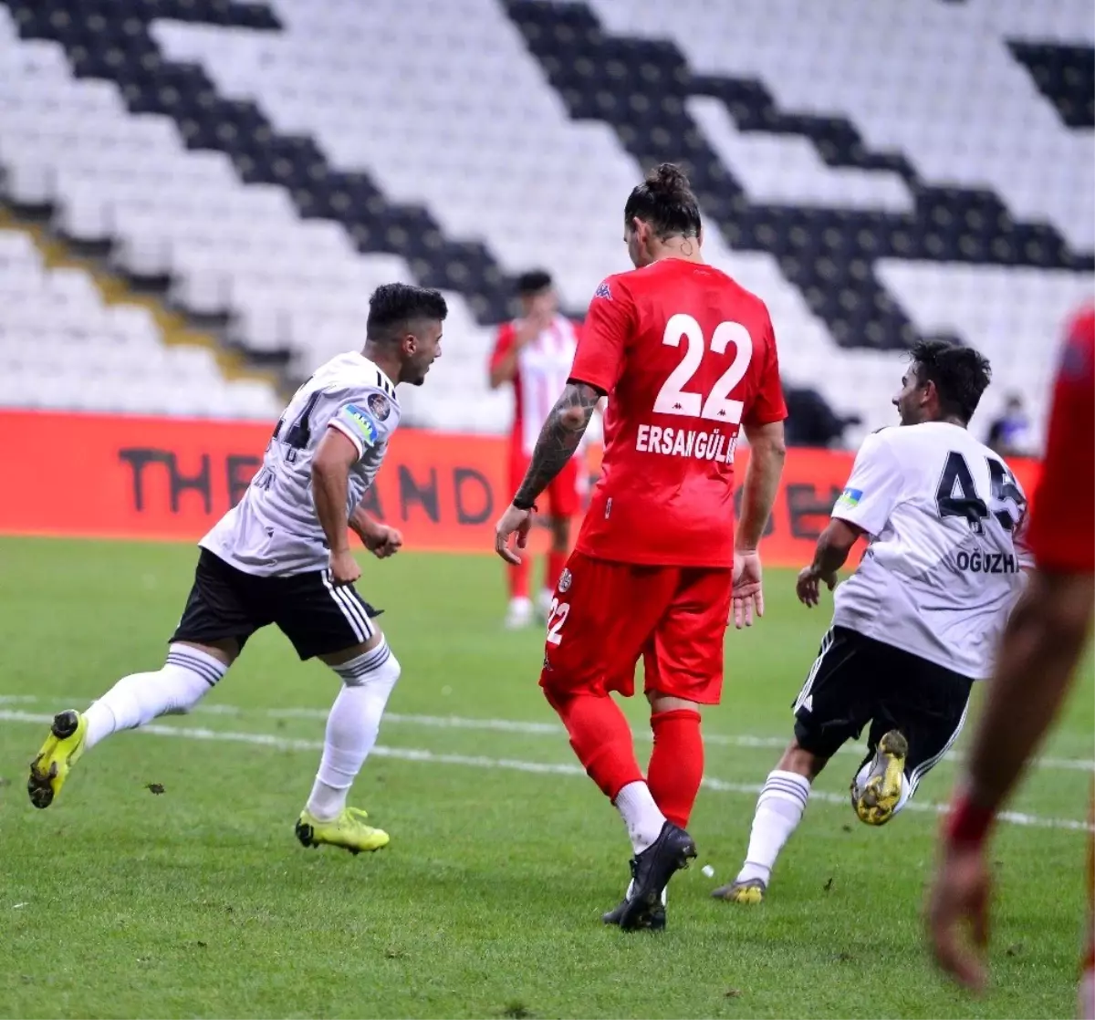 Beşiktaş, Antalyaspor\'u 3-0 mağlup etti