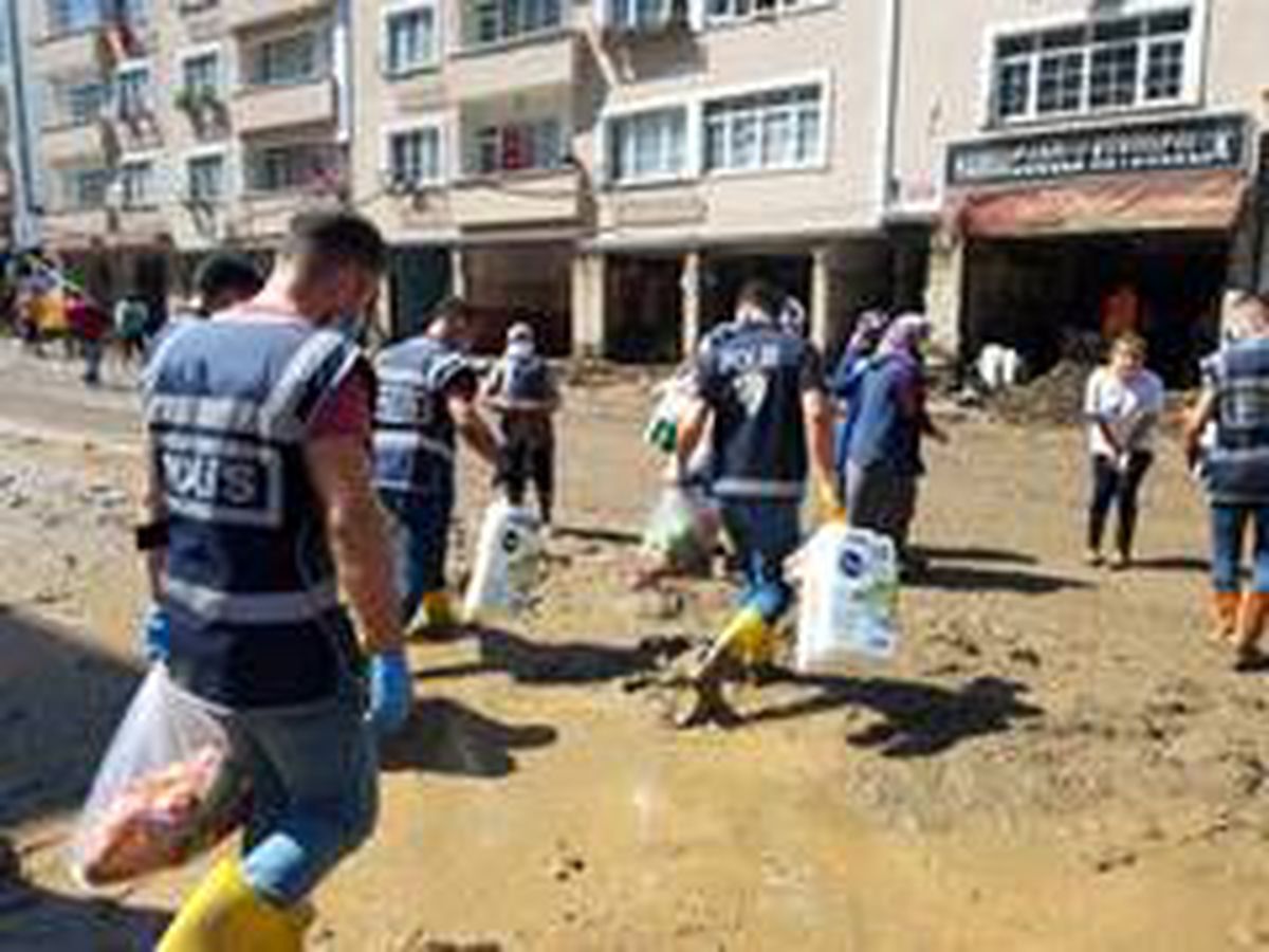 Son dakika haber... Emniyet ekipleri, sel felaketinde 7/24 görev aldılar