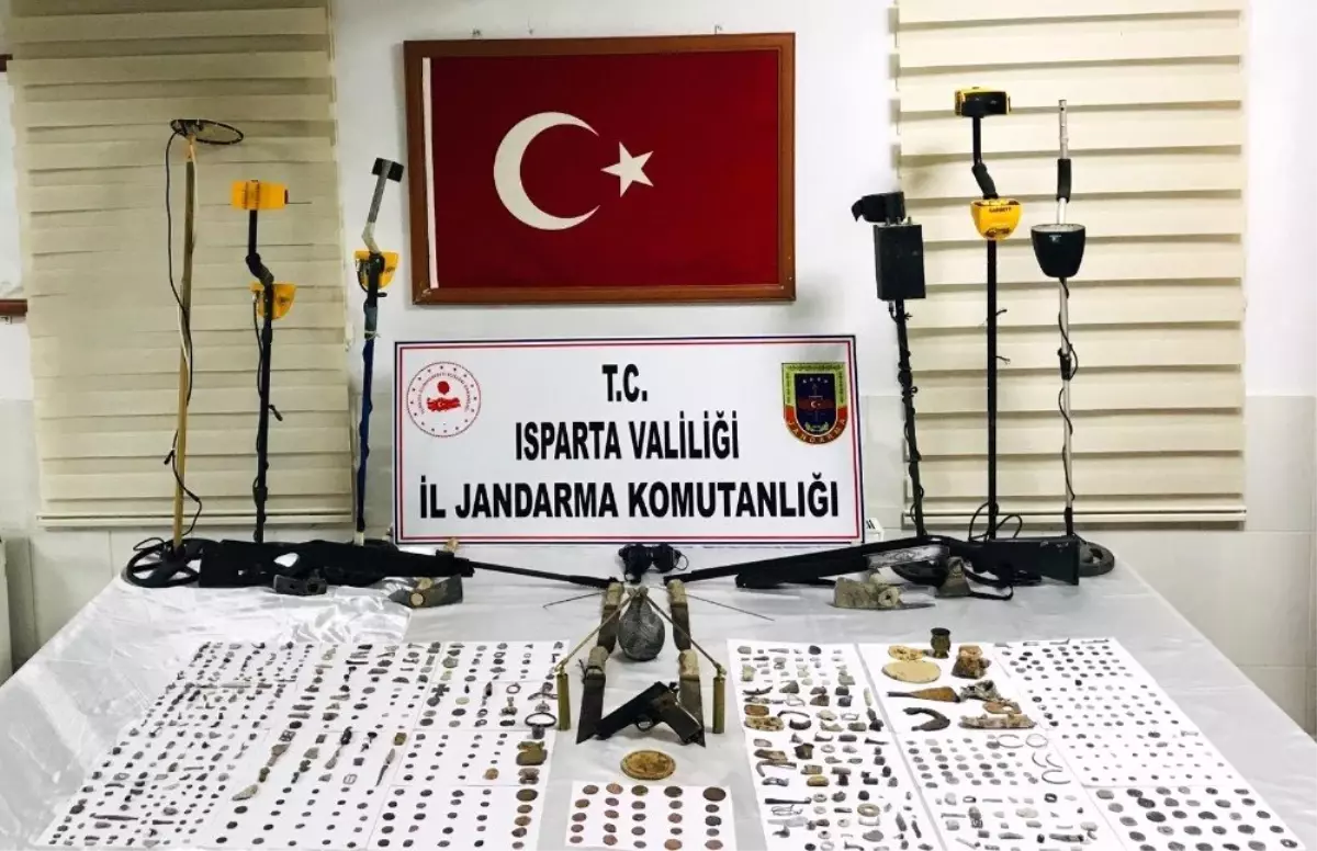 Isparta\'da 553 tarihi obje ve 191 adet sikke ele geçirildi