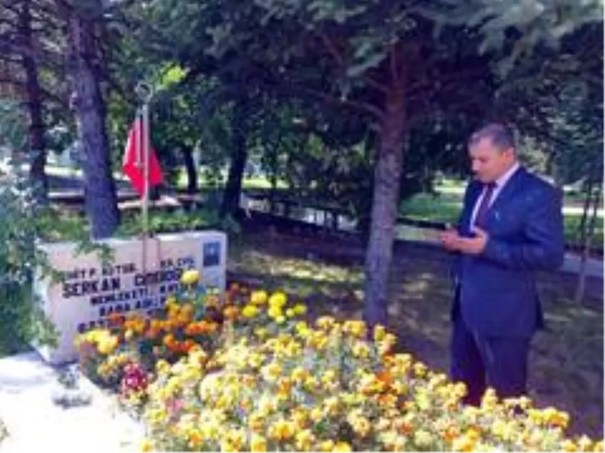 Ali Çelik, ilk ziyaretini Kayseri\'nin ilk ülkücü şehidi Mustafa Maraşlıoğlu\'nun kabrine...