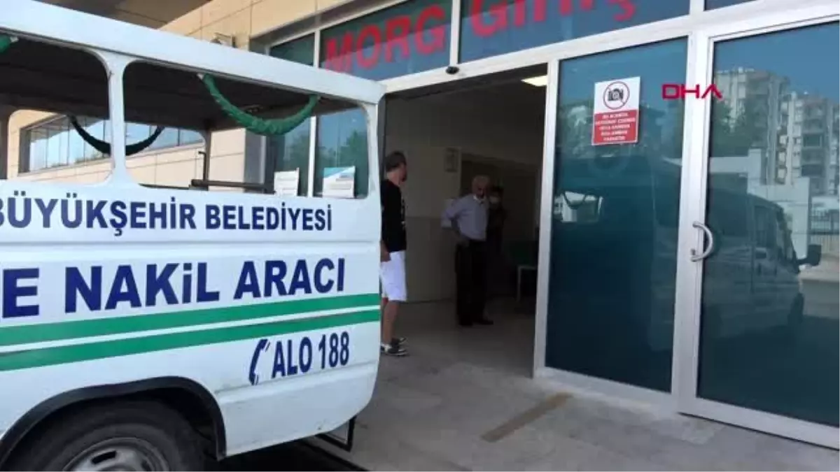 ANTALYA Park halindeki otomobile tüfekle ateş açılması sonucu ölen Rabia\'nın cenazesi ailesine...