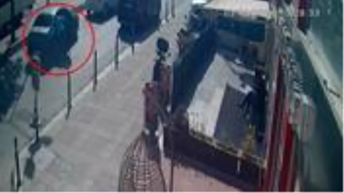 Çalışanlarının maaşını kapkaççılara kaptıran iş insanı, metrelerce sürüklendi