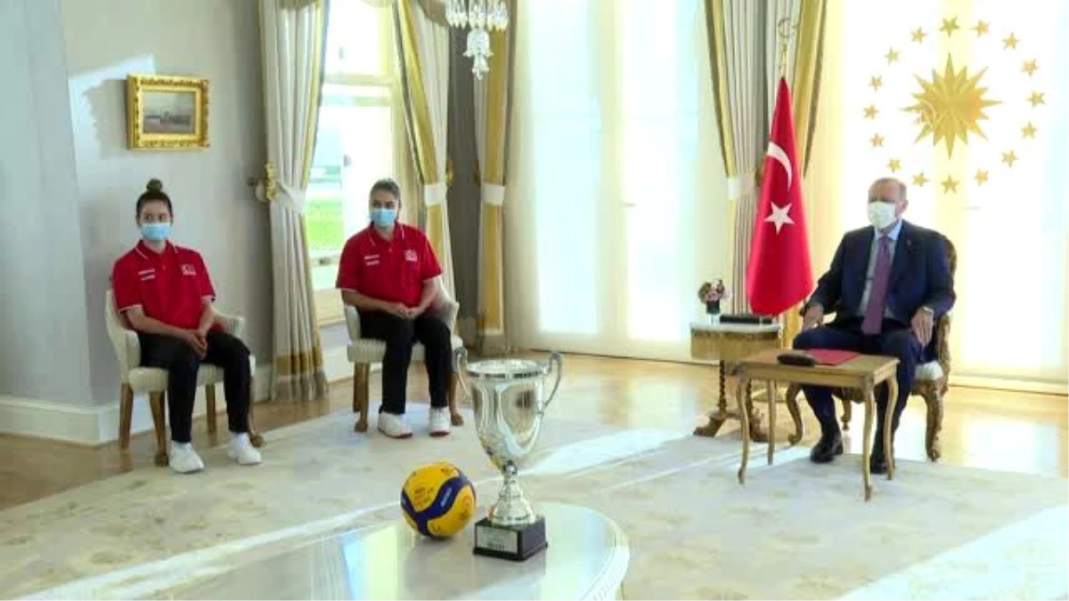 Cumhurbaşkanı Erdoğan, Türkiye 19 Yaş Altı Kız Voleybol Milli Takımı\'nı kabul etti