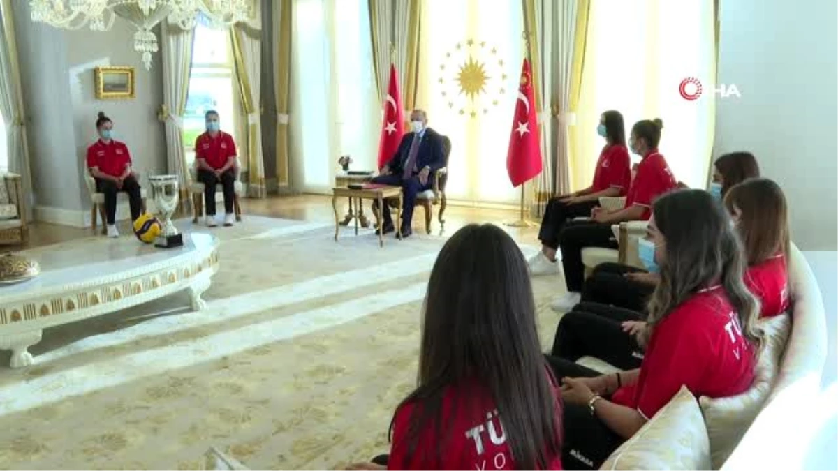 Son dakika haberleri! Cumhurbaşkanı Erdoğan, Türkiye 19 Yaş Altı Kız Voleybol Milli Takımı\'nı kabul etti