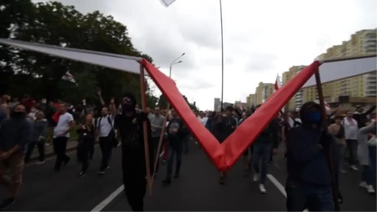 Belarus\'ta protestolar Cumhurbaşkanlığı Sarayı önünde sürdü