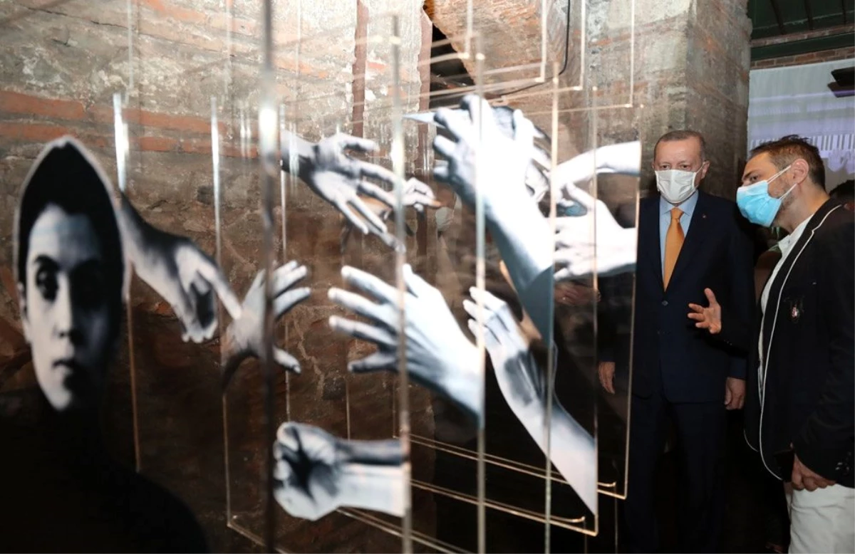 Cumhurbaşkanı Erdoğan "Böyle Daha Güzelsin" sergisini gezdi