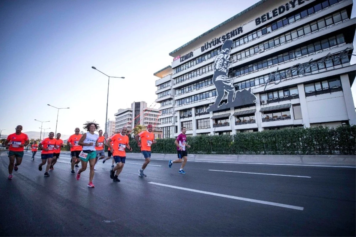 İzmir\'de kurtuluş coşkusu maratonla taçlandı