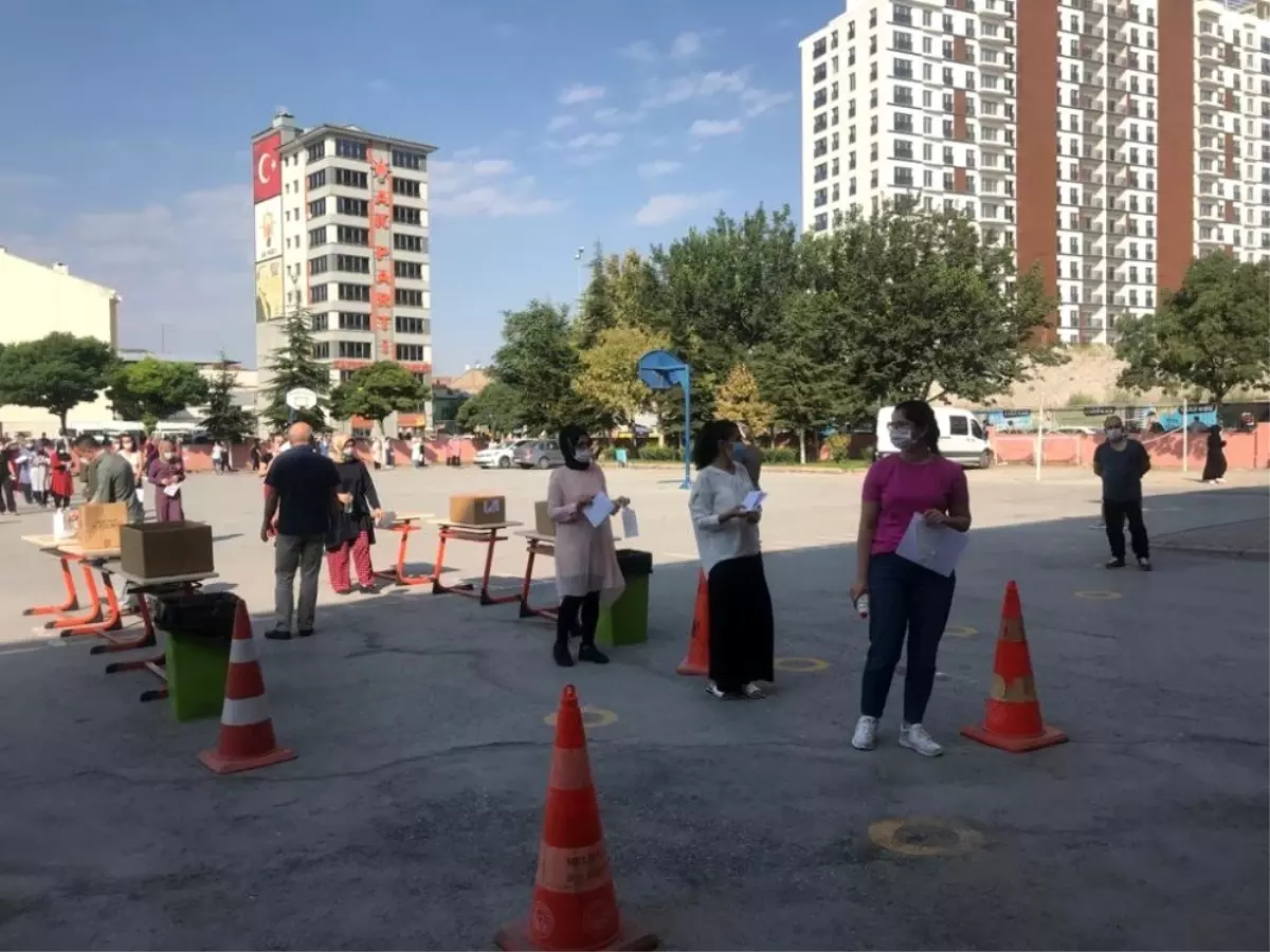 KPSS sınavı korona virüs tedbirleri ile başladı