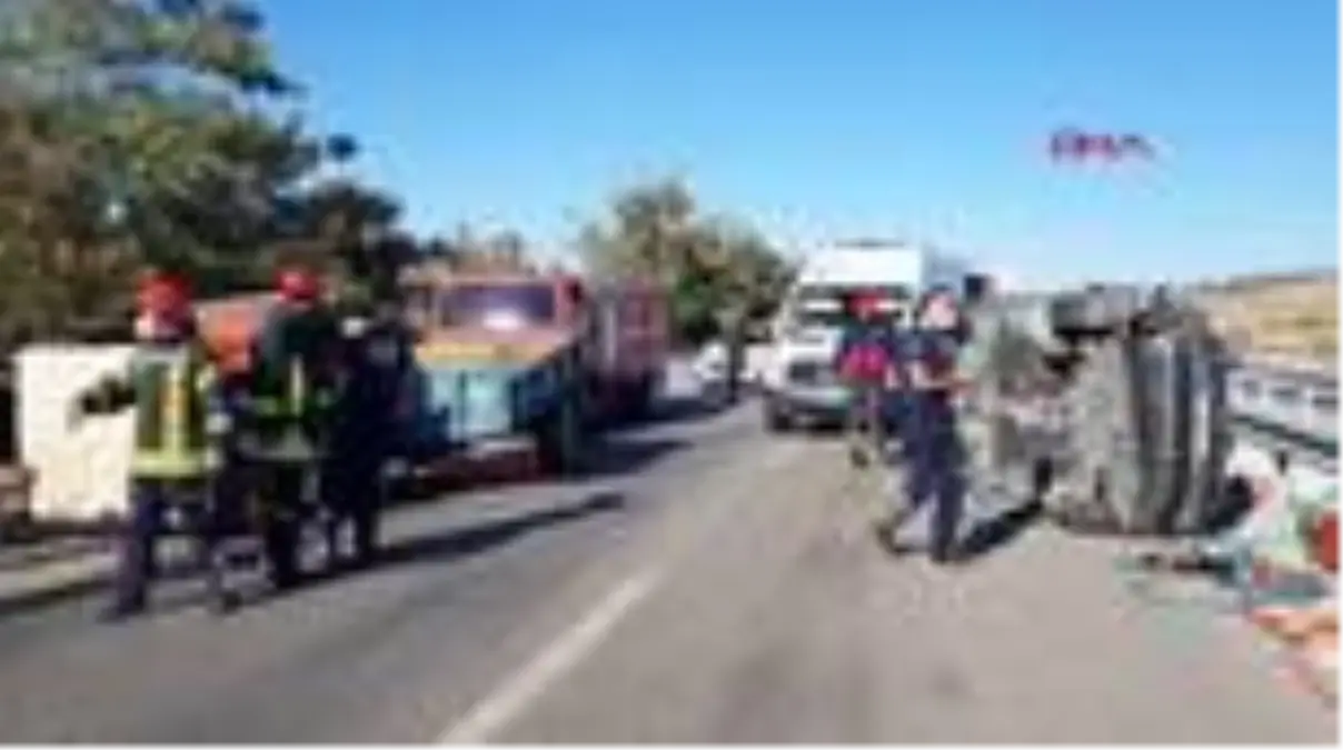 Son dakika haber: MANİSA Otomobil traktöre çarpıp yan döndü 1 ölü, 1 yaralı