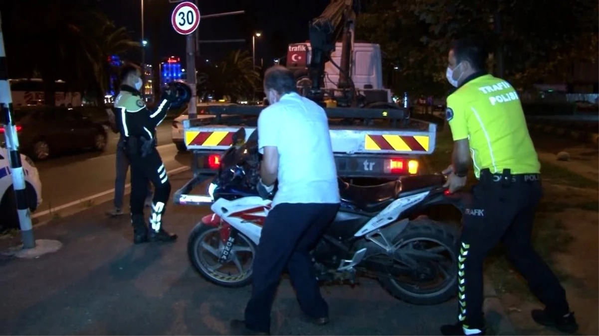 Polisin \'dur\' ihtarına uymayan silahlı motosikletli kaçarken kaza yaptı