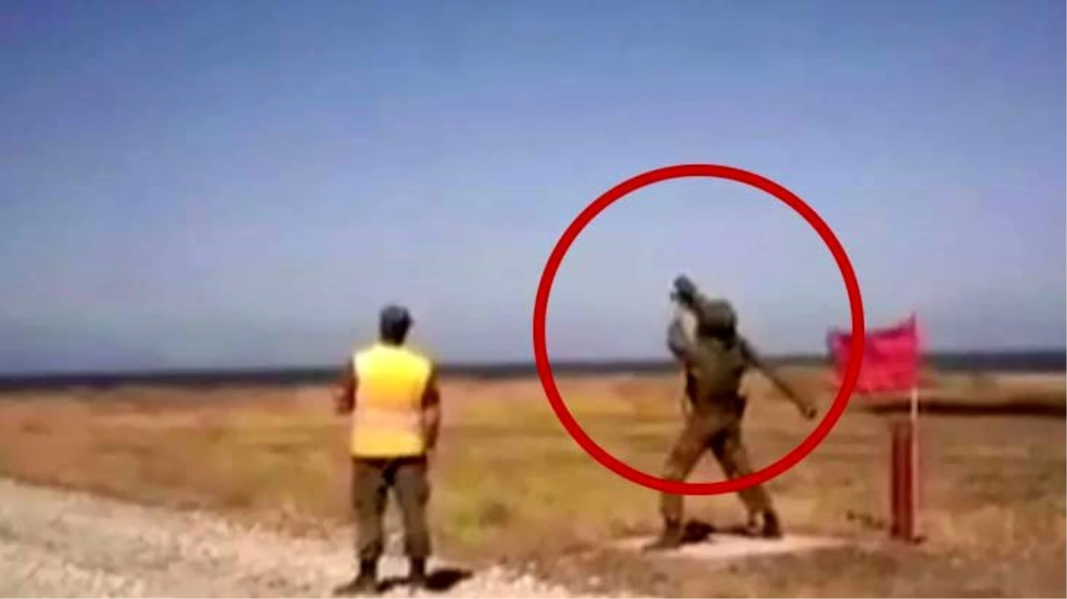 Rus yapımı roket, atış yapacak olan askerin omzunda patladı! Korku dolu anlar kamerada