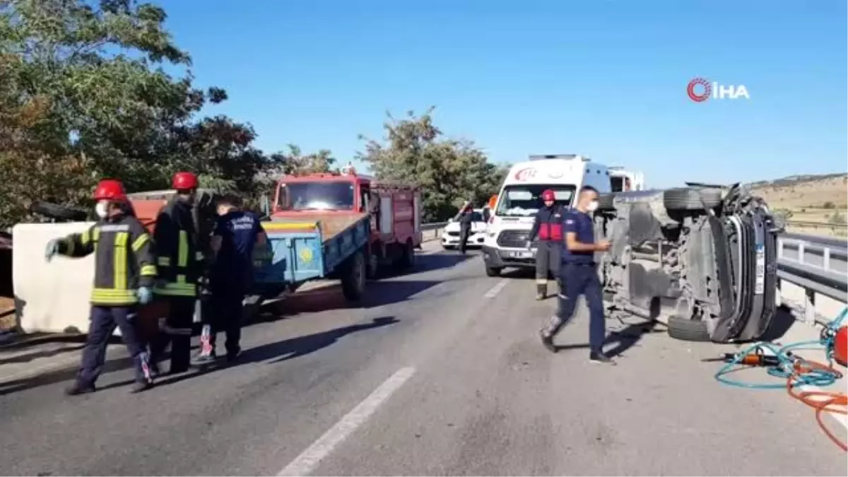 Son dakika... Traktöre çarpan otomobil yan yattı: 1 ölü 1 yaralı