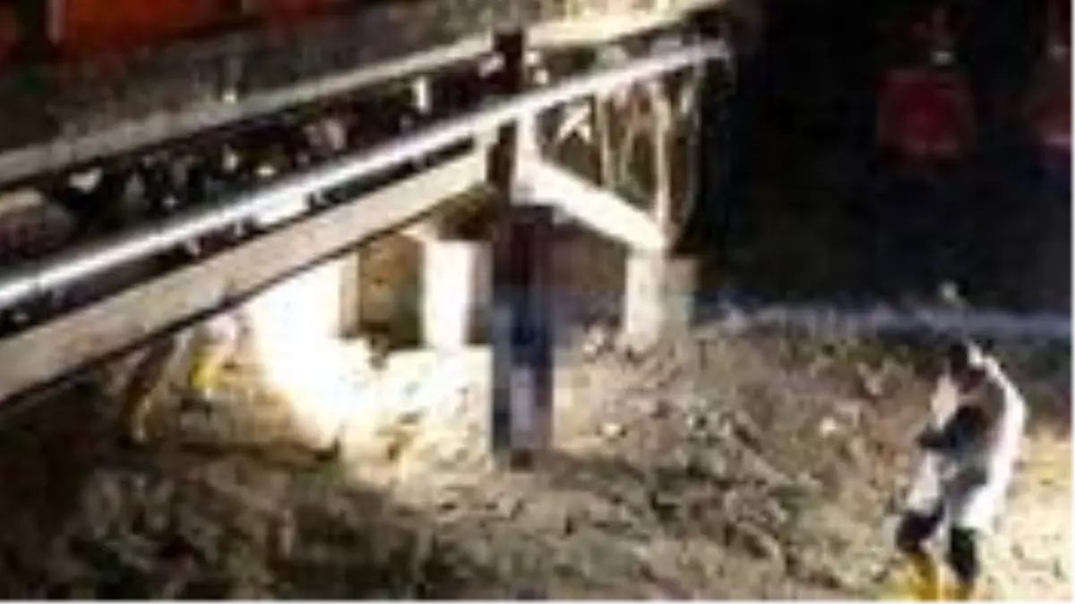 Yabancı uyruklu genç, köprünün ayaklarına kendisini asarak intihar etti