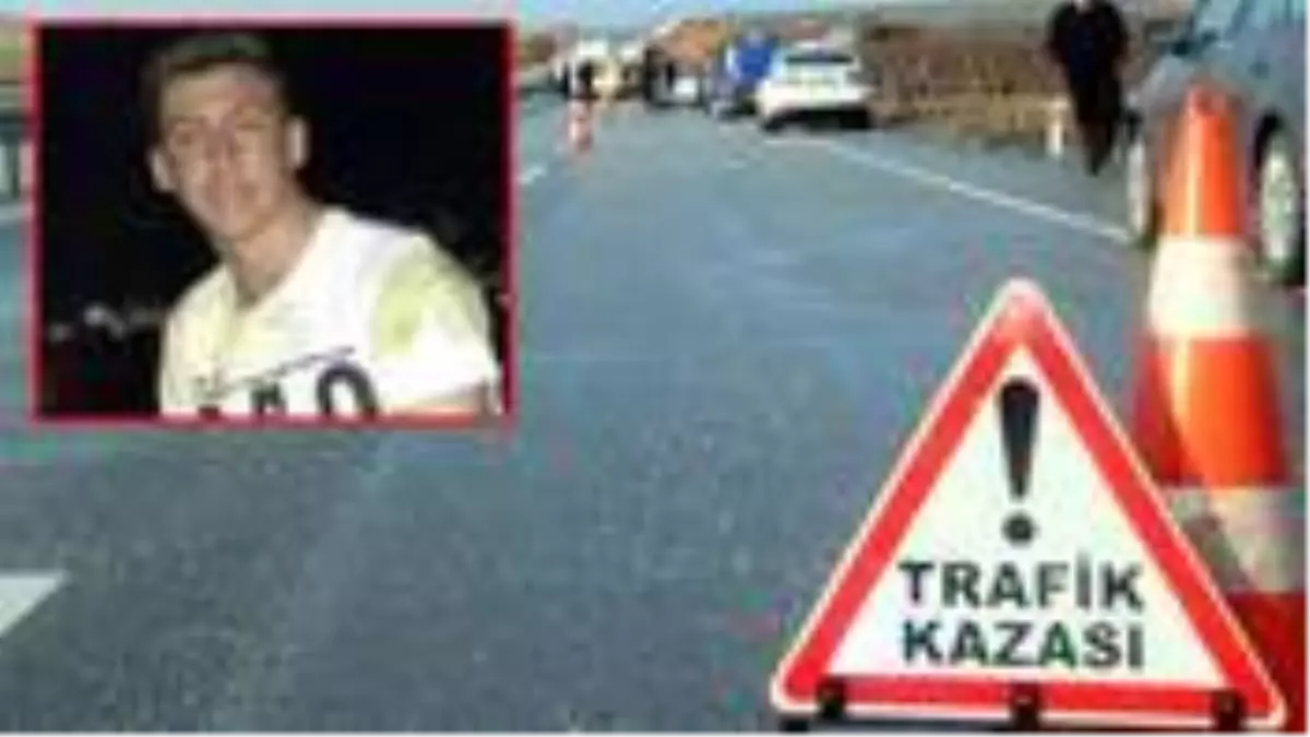 Yarışan motosikletli gençlere otomobil çarpınca yol ortasında can pazarı yaşandı: 1 ölü, 4 yaralı