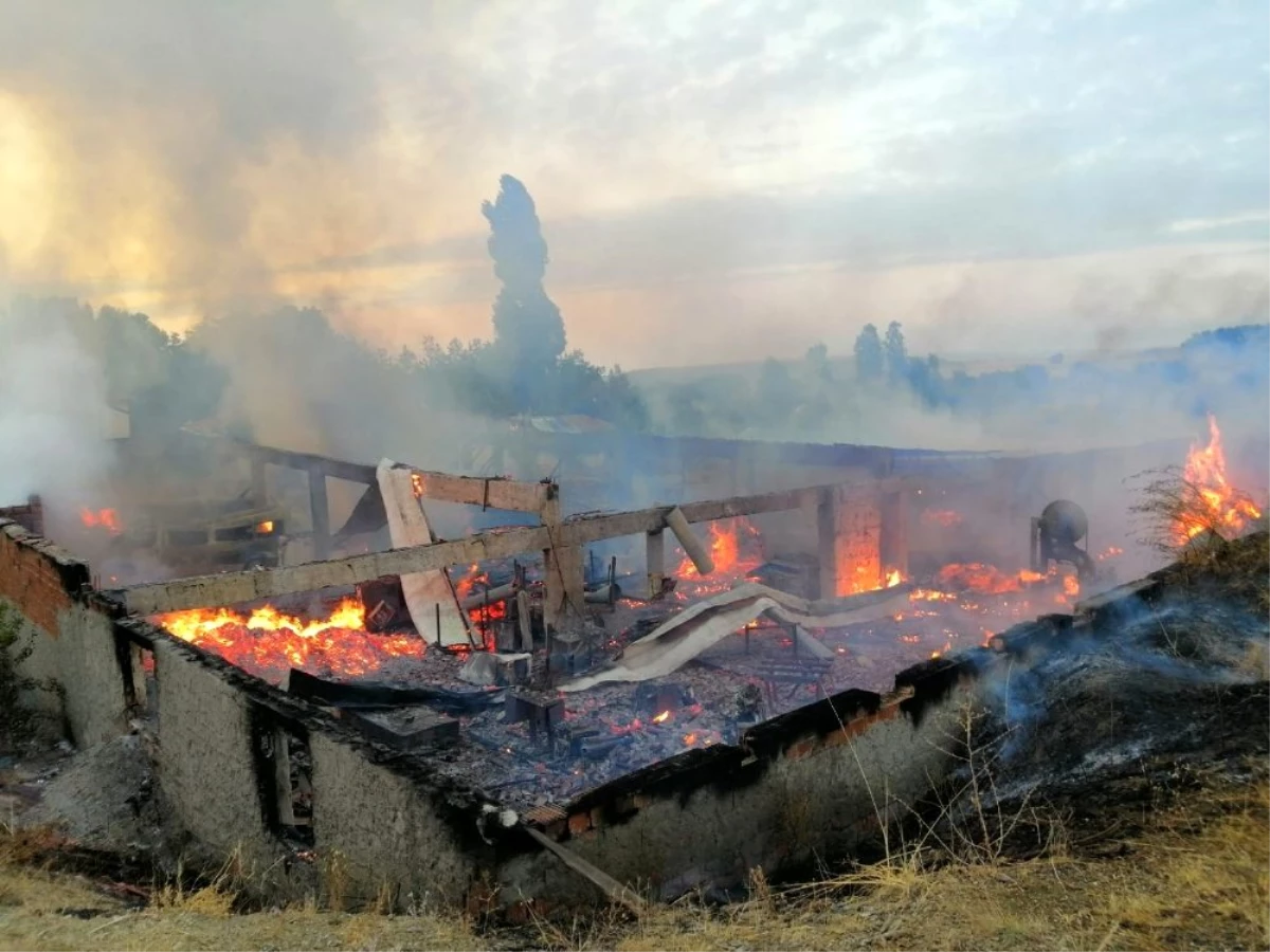 Yozgat\'ta kereste fabrikası yanarak kül oldu
