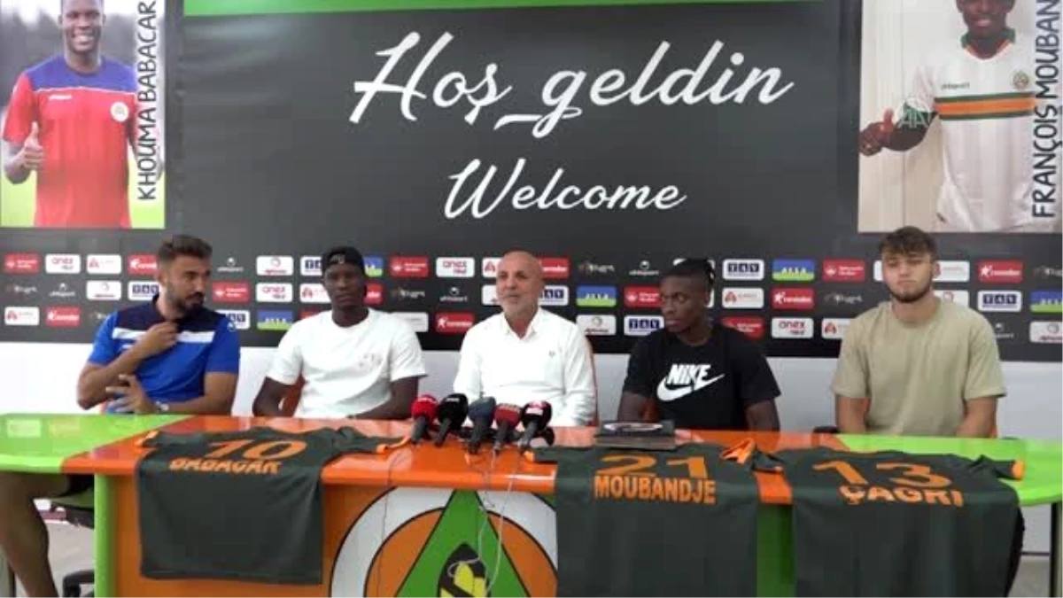 Alanyaspor üç futbolcuyla sözleşme imzaladı