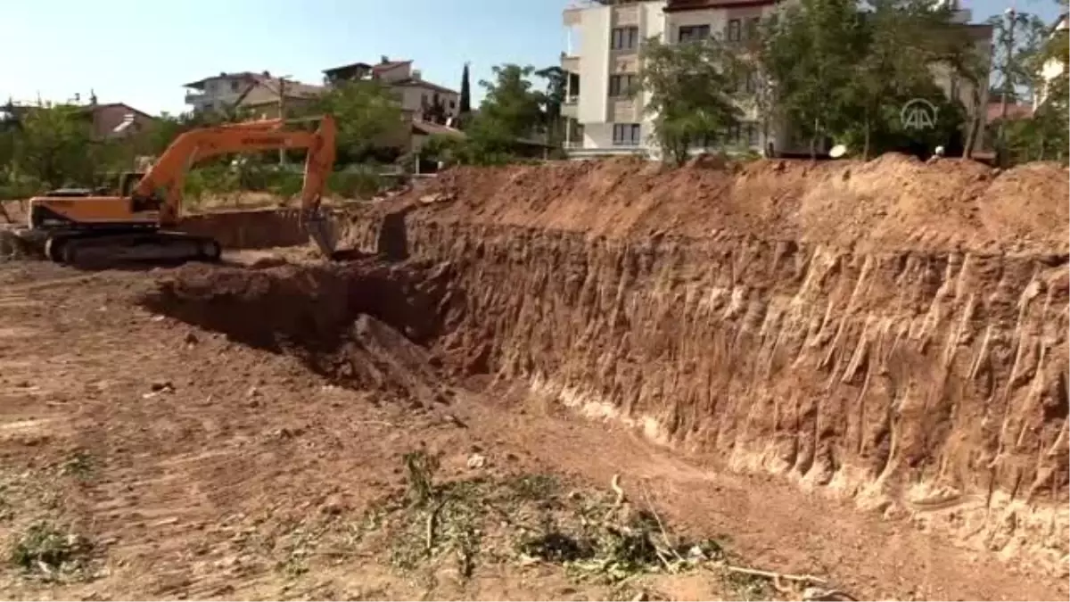 Deprem nedeniyle yıkılan okulun yerine yenisinin temeli atıldı