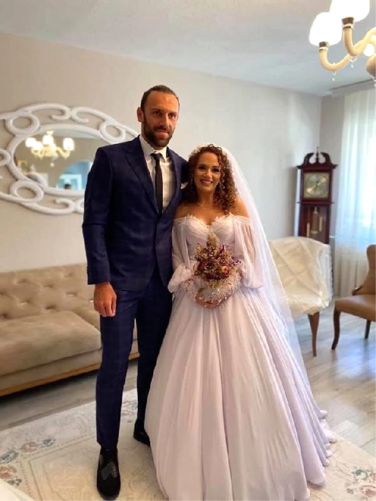 Fenerbahçe\'nin Kosovalı golcüsü Vedat Muriç kız kardeşini evlendirdi