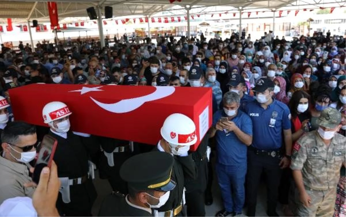 İdlib şehidi uzman onbaşı, Gaziantep\'te toprağa verildi