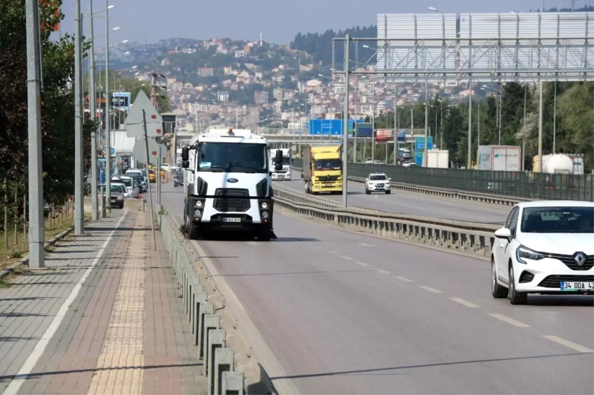 Kocaeli\'deki karayollarına titiz temizlik