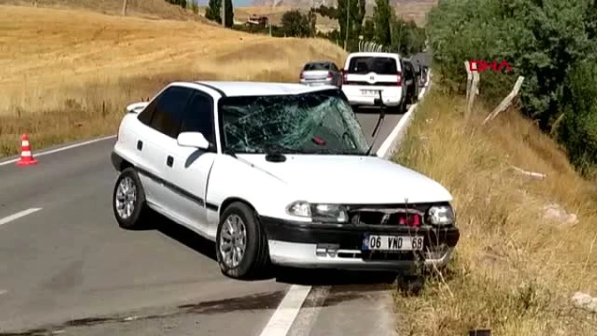 Sivas\'ta iki otomobil çarpıştı: 6 yaralı