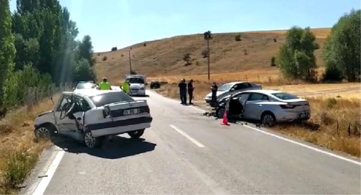 Sivas\'ta otomobiller çarpıştı: 6 yaralı