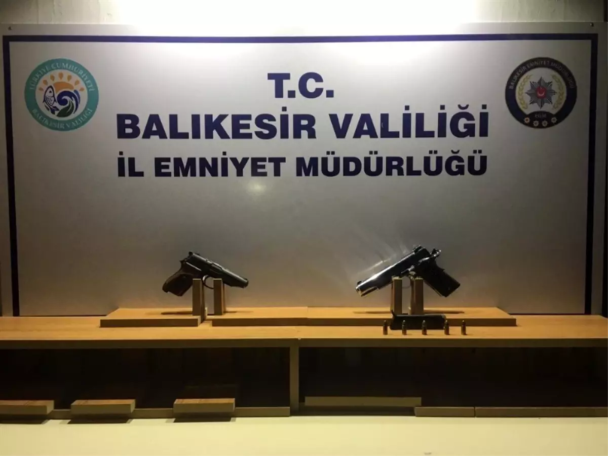 Balıkesir\'de polis 15 silah ele geçirildi