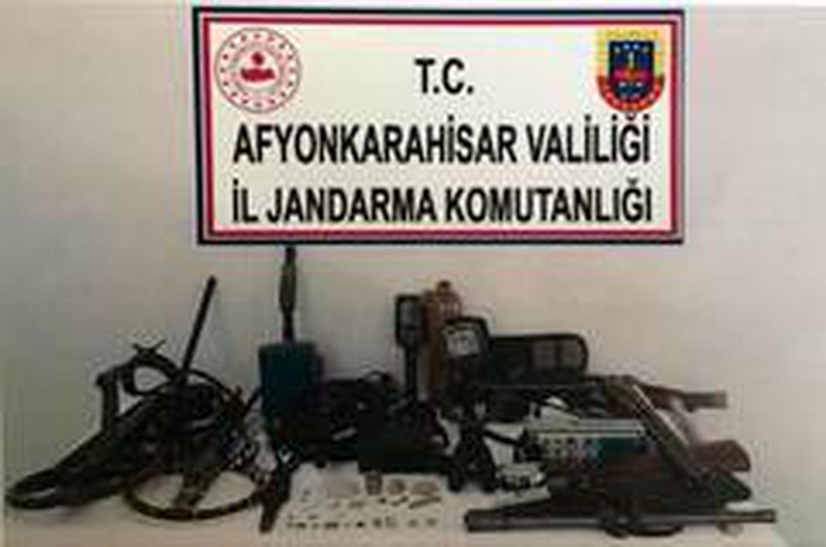 Define avcılarına operasyon: 2 gözaltı