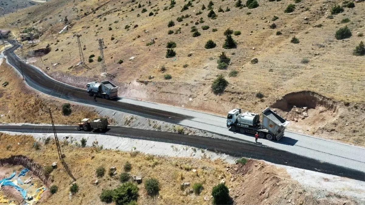 Emirgazi ve Halkapınar\'da mahalle yolu ağı genişliyor