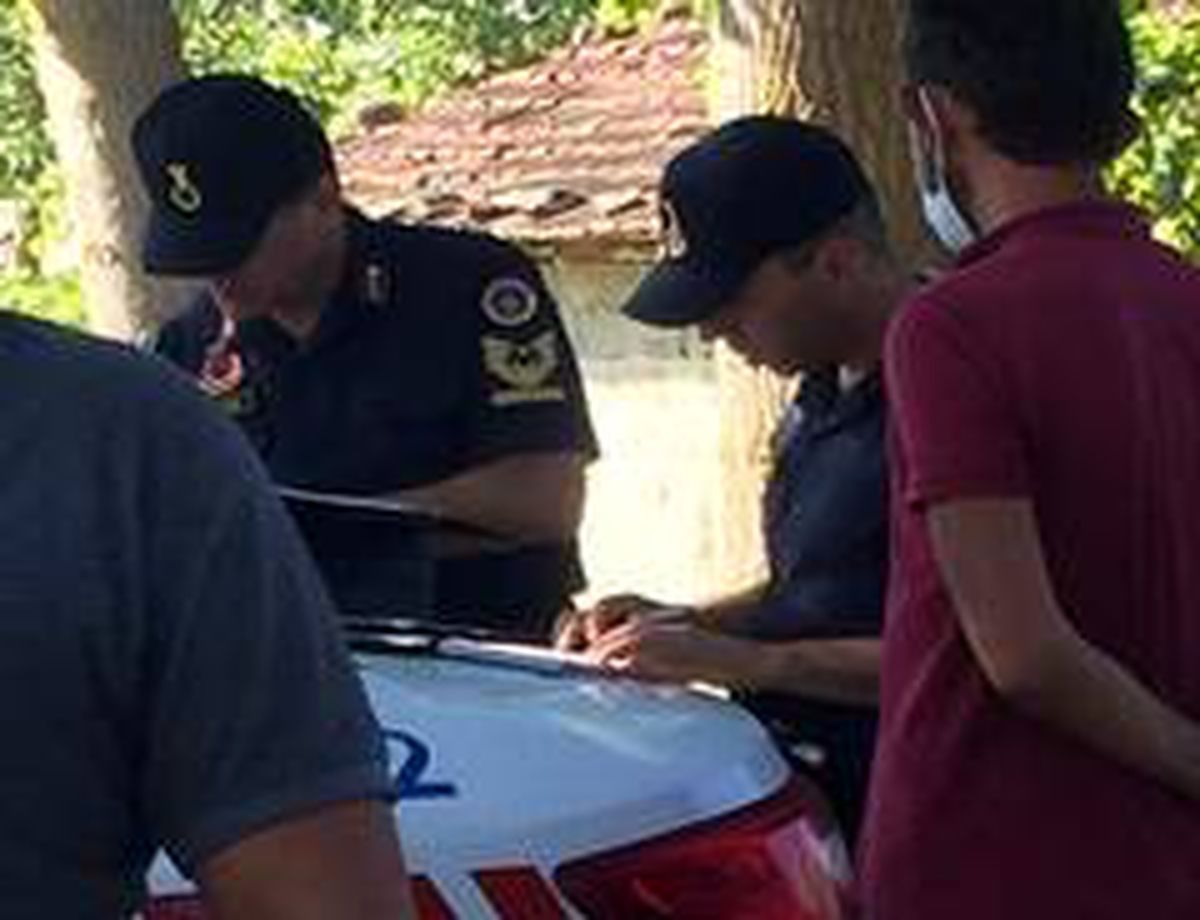 Jandarma maske takmayan sürücüleri uyardı ama kendi takmadı