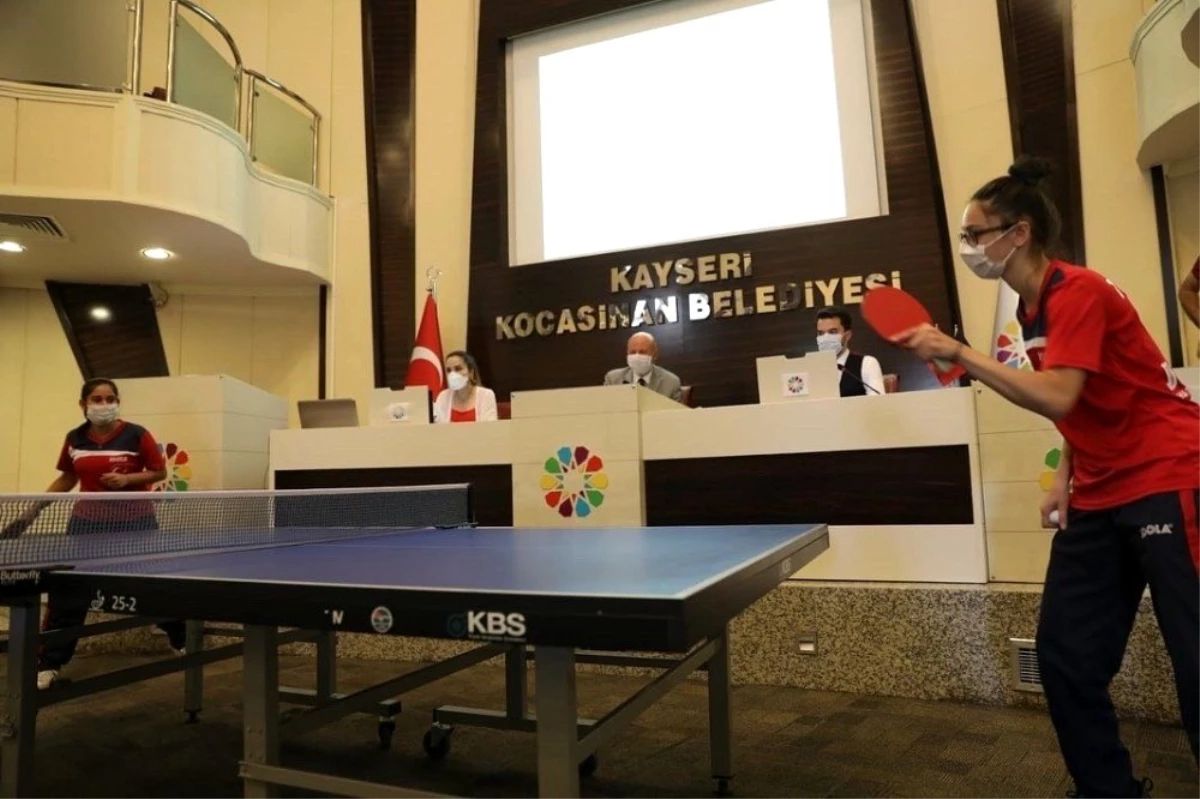 Kocasinan\'ın Meclisi\'nde Türkiye\'nin gururlarından masa tenisi şovu