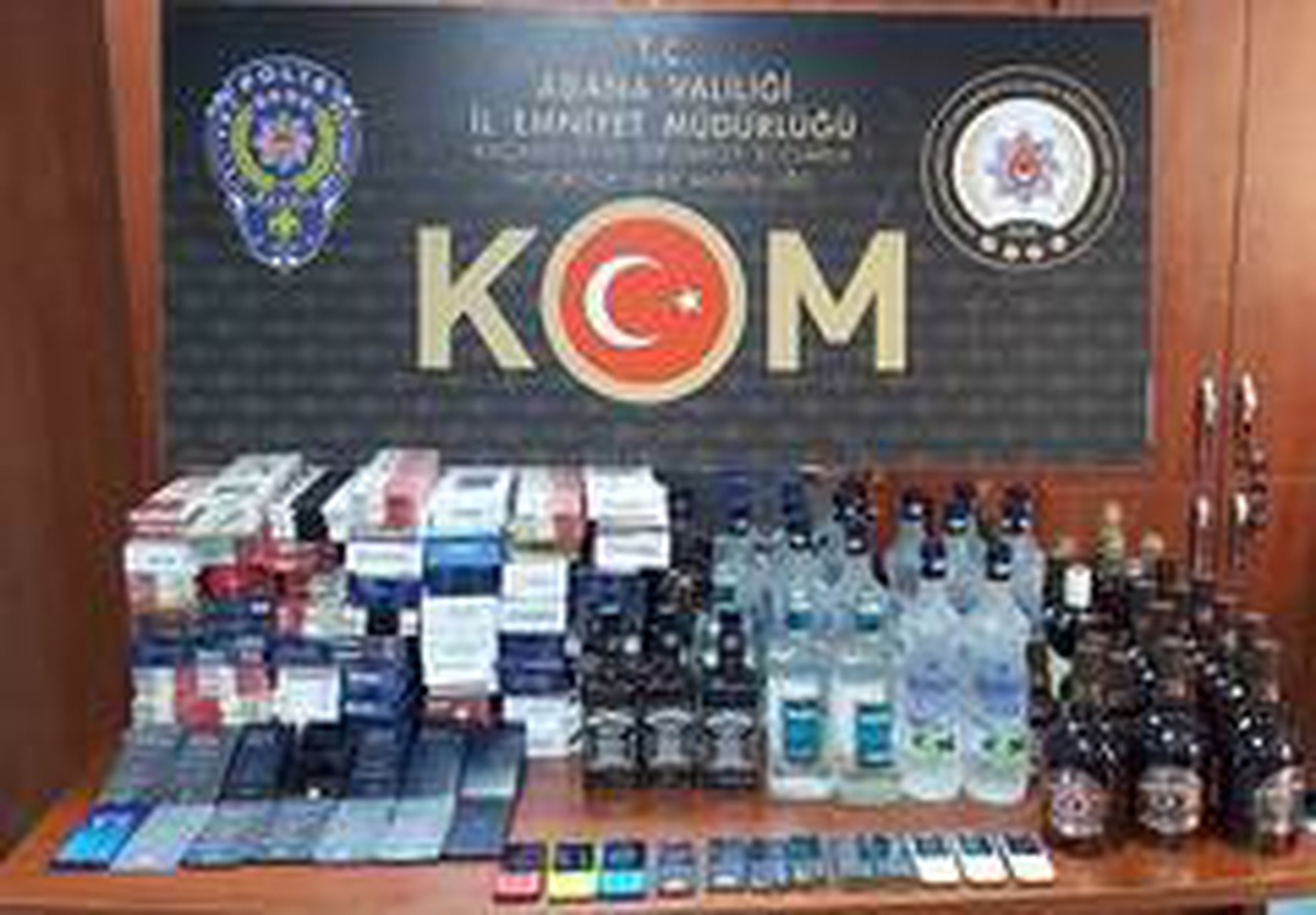 Mısır Çarşısında piyasa değeri 120 bin liralık kaçak ürün ele geçirildi