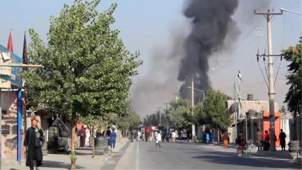 Afganistan Cumhurbaşkanı Yardımcısının aracına bombalı saldırı