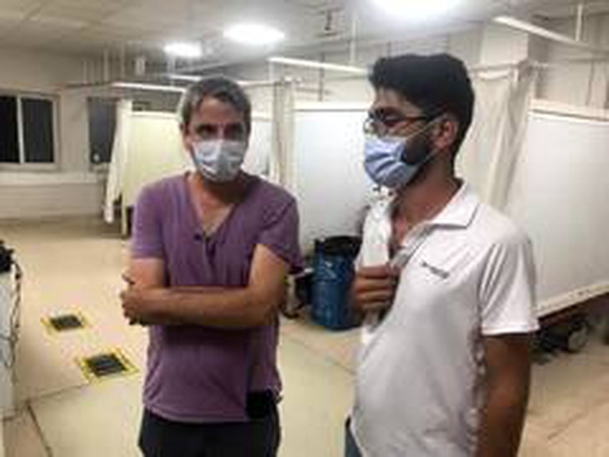 Diyarbakır\'da gazeteci ve polislere korona virüs temaslı kişilerden bıçaklı saldırı