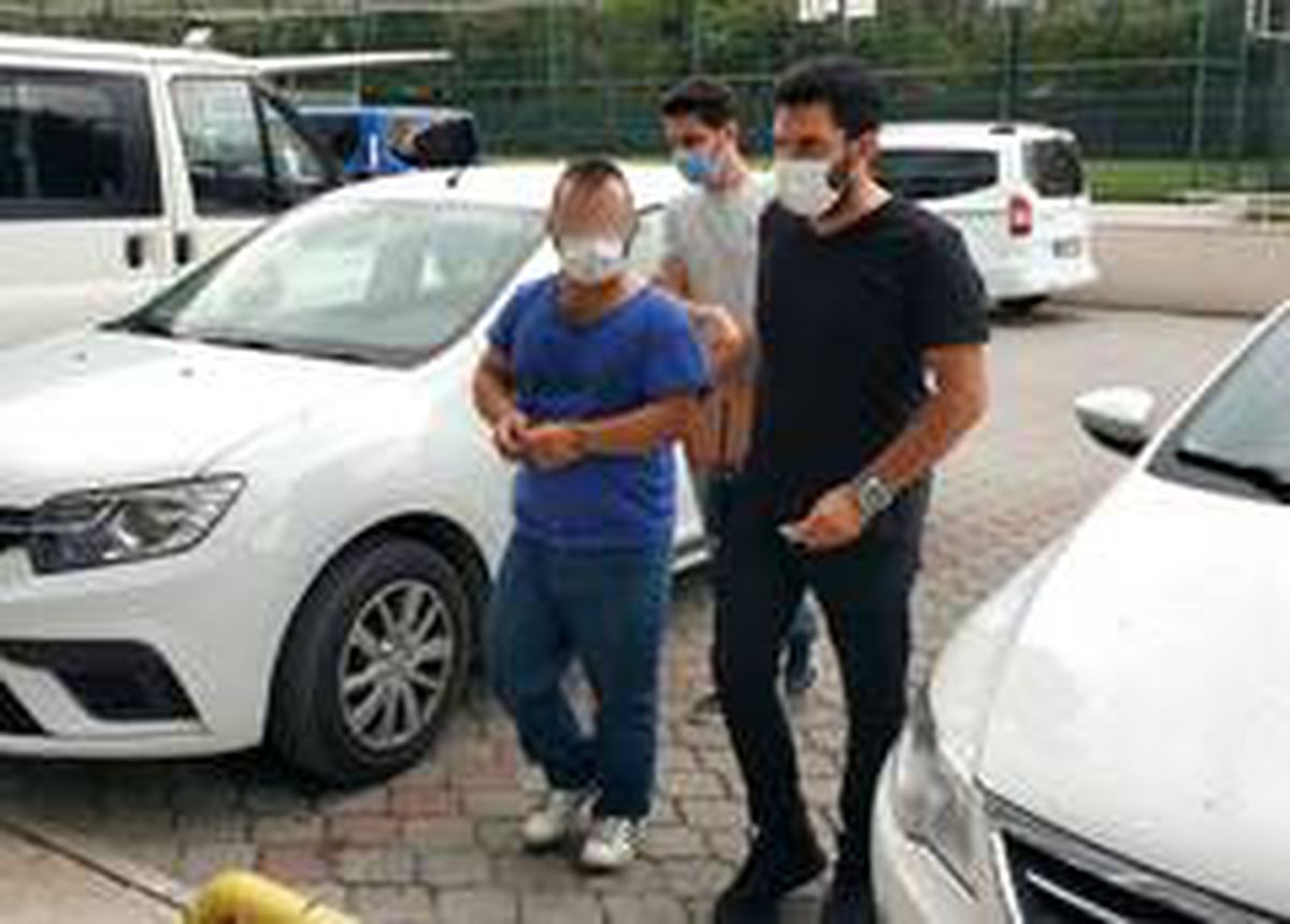 Son dakika haberleri... Eşini tehdit edip taşla cam kırdığı iddia edilen kocaya gözaltı