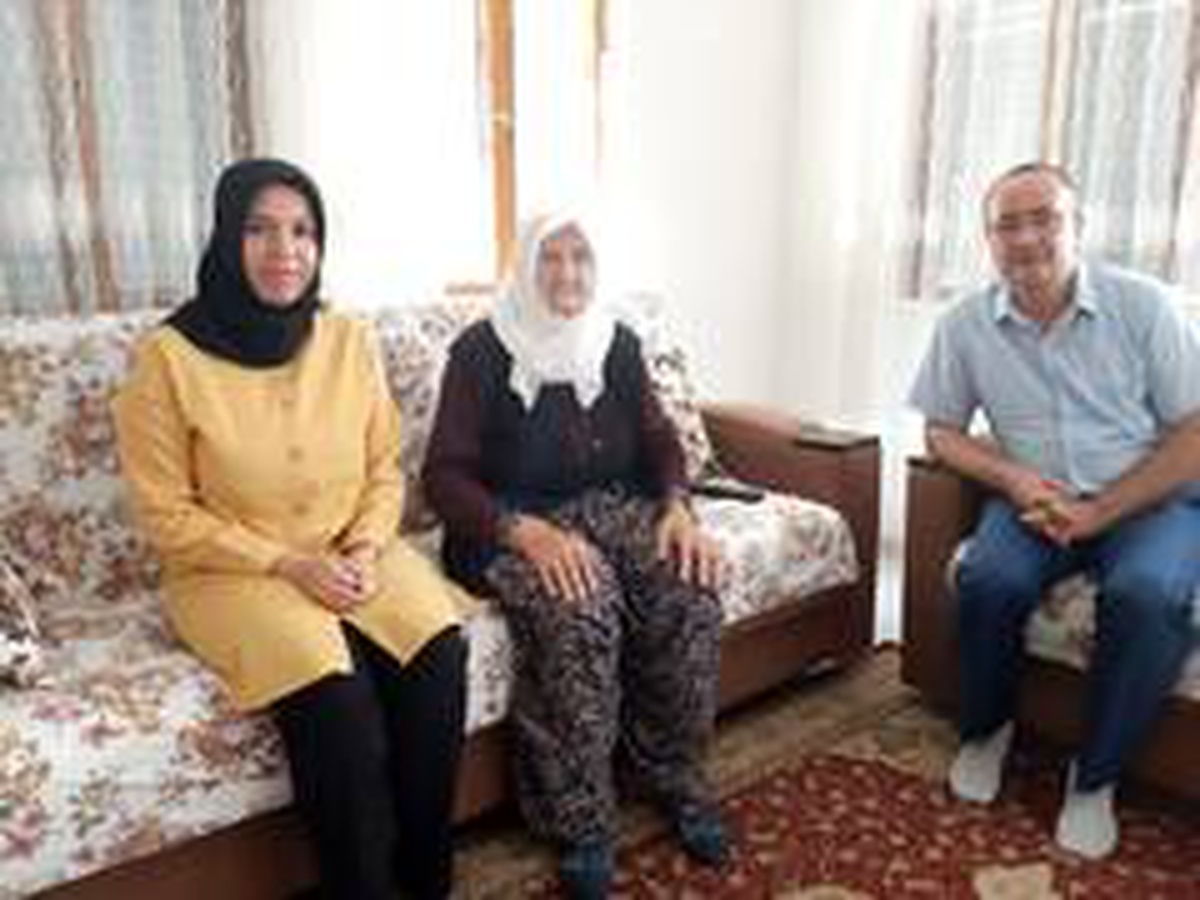 Son dakika haber: Kaymakamlık personeli şehit annesini ziyaret etti