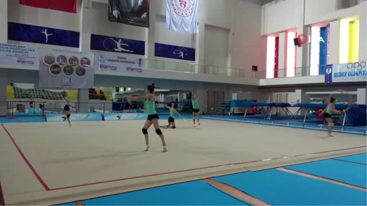 Ritmik Cimnastikçiler, olimpiyatlara giden ilk Türk takımı olmak istiyor
