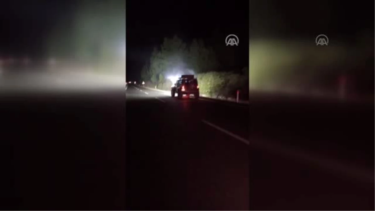 Seyir halindeki otomobilde çıkan yangın ormana sıçradı (1)