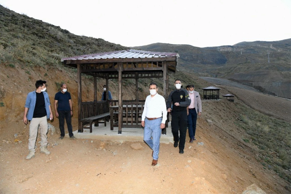 Vali Akbıyık, kayak merkezinde incelemelerde bulundu