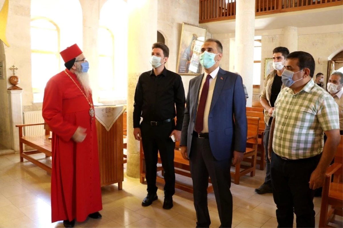 Vali Mahmut Çuhadar\'dan Süryani Kadim Kilisesine ziyaret