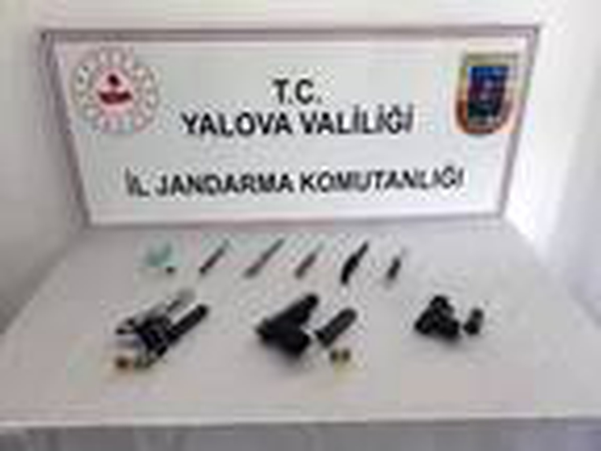 Yalova\'da jandarmadan operasyon: 3 gözaltı